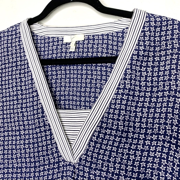 Joie silk blue/white v neck blouse size L - Picture 4 of 7